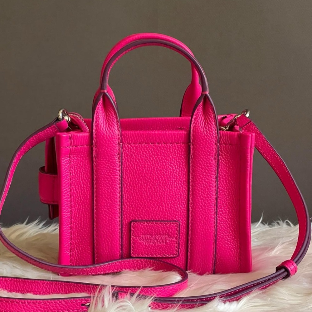 H053L01RE22 - Marc Jacobs The Leather Micro Tote Bag - Picture 7 of 14